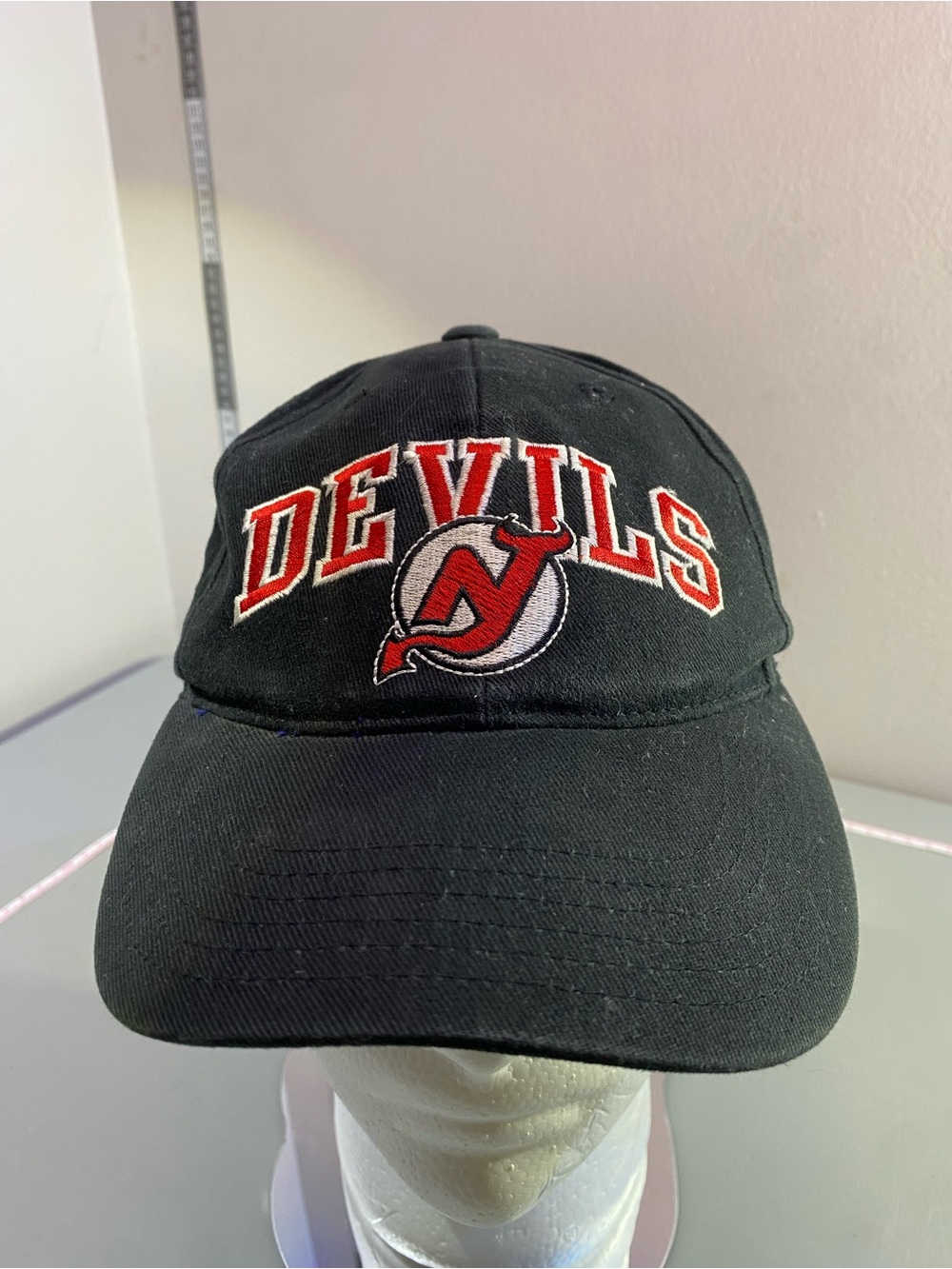 Vintage Devils New Jersey NHL Black Cap with Red Logo Patch Unisex